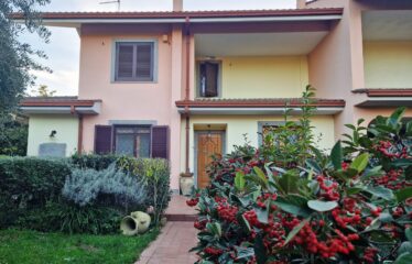 Villa bifamiliare via dei Castelli Romani, Centro, Rocca di Papa