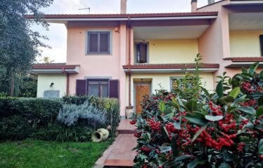 Villa bifamiliare via dei Castelli Romani, Centro, Rocca di Papa